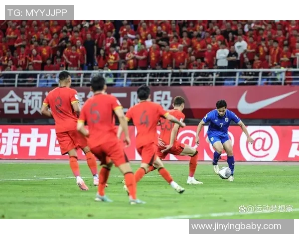 中国足球迎战泰国队期待逆袭展现实力与风采